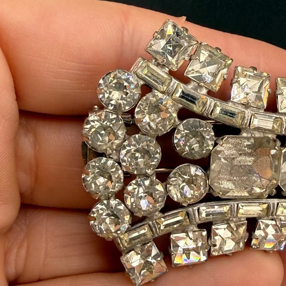 Vintage Rhinestone Fur Clip Silver Tone Multi Cut Clear Crystal Geometric